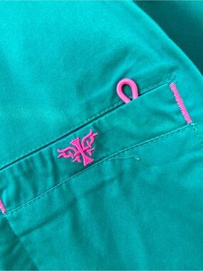 Med Couture scrub top. green/fuchsia. SZ M. Style: 8403. like new.